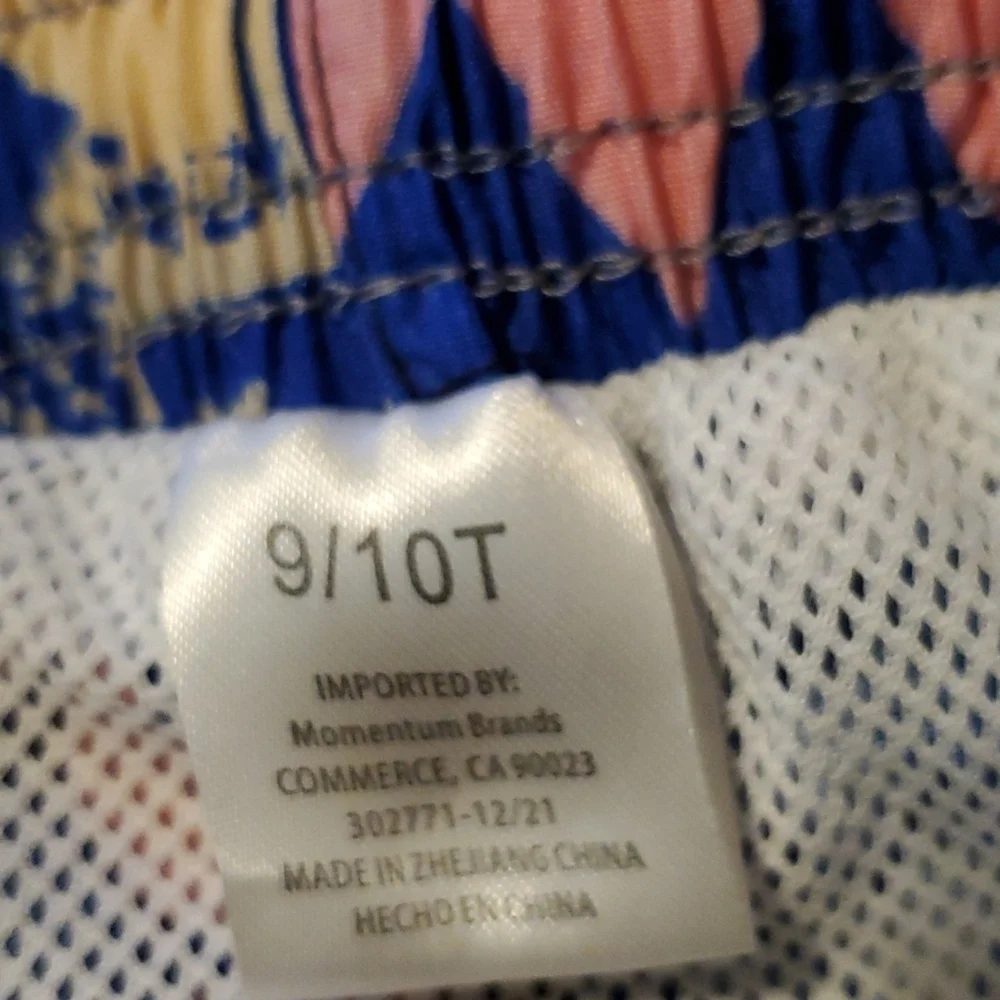 Cool boys lined swim trunks. Size 9T